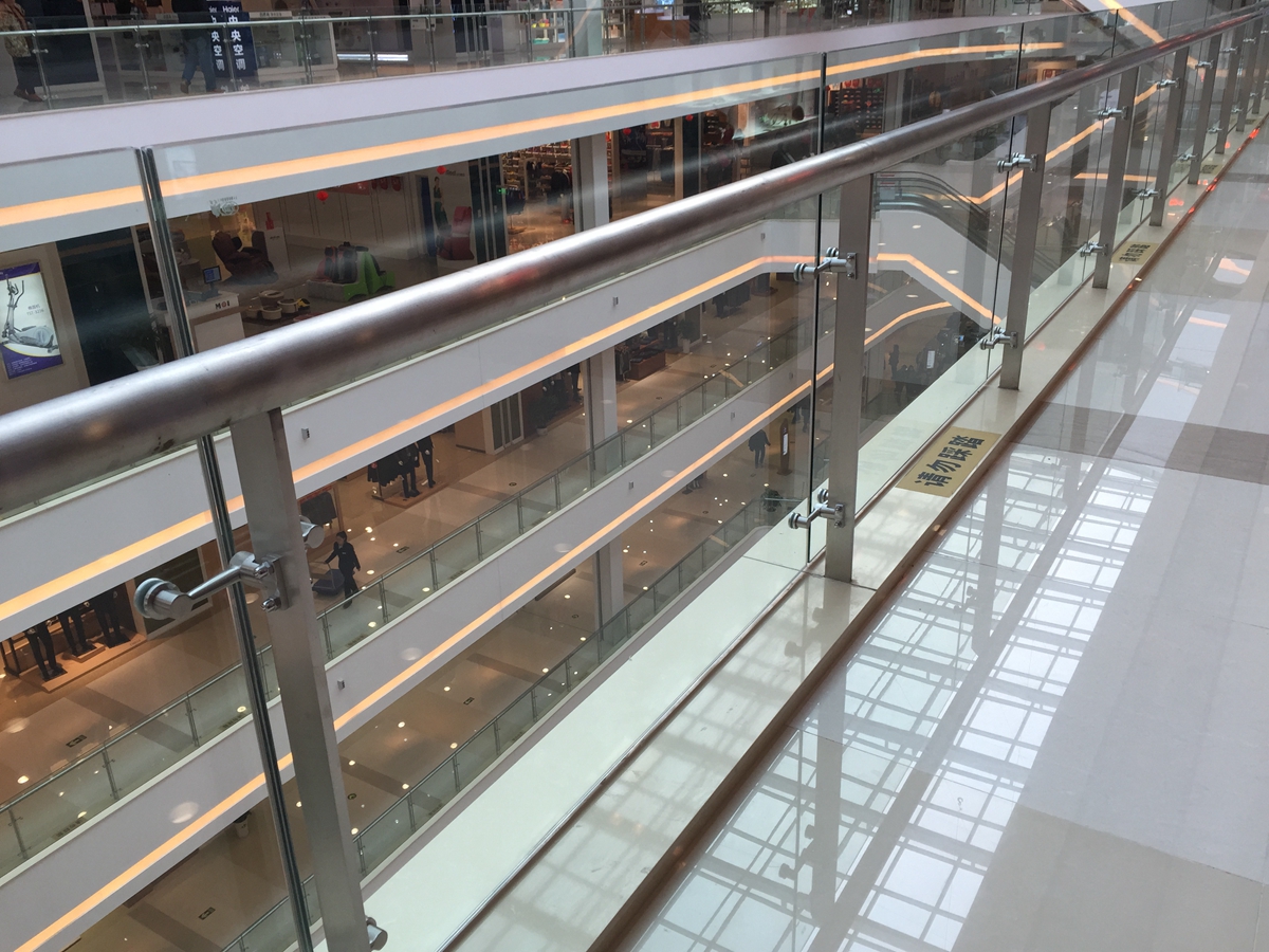 【杰辰護(hù)欄】商場、購物中心工程應(yīng)用介紹